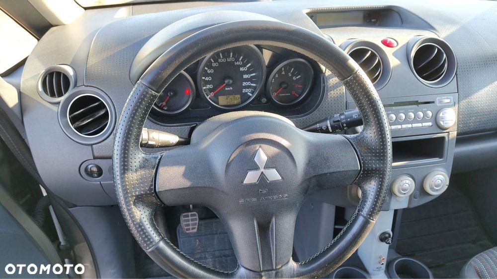 Mitsubishi Colt - 8