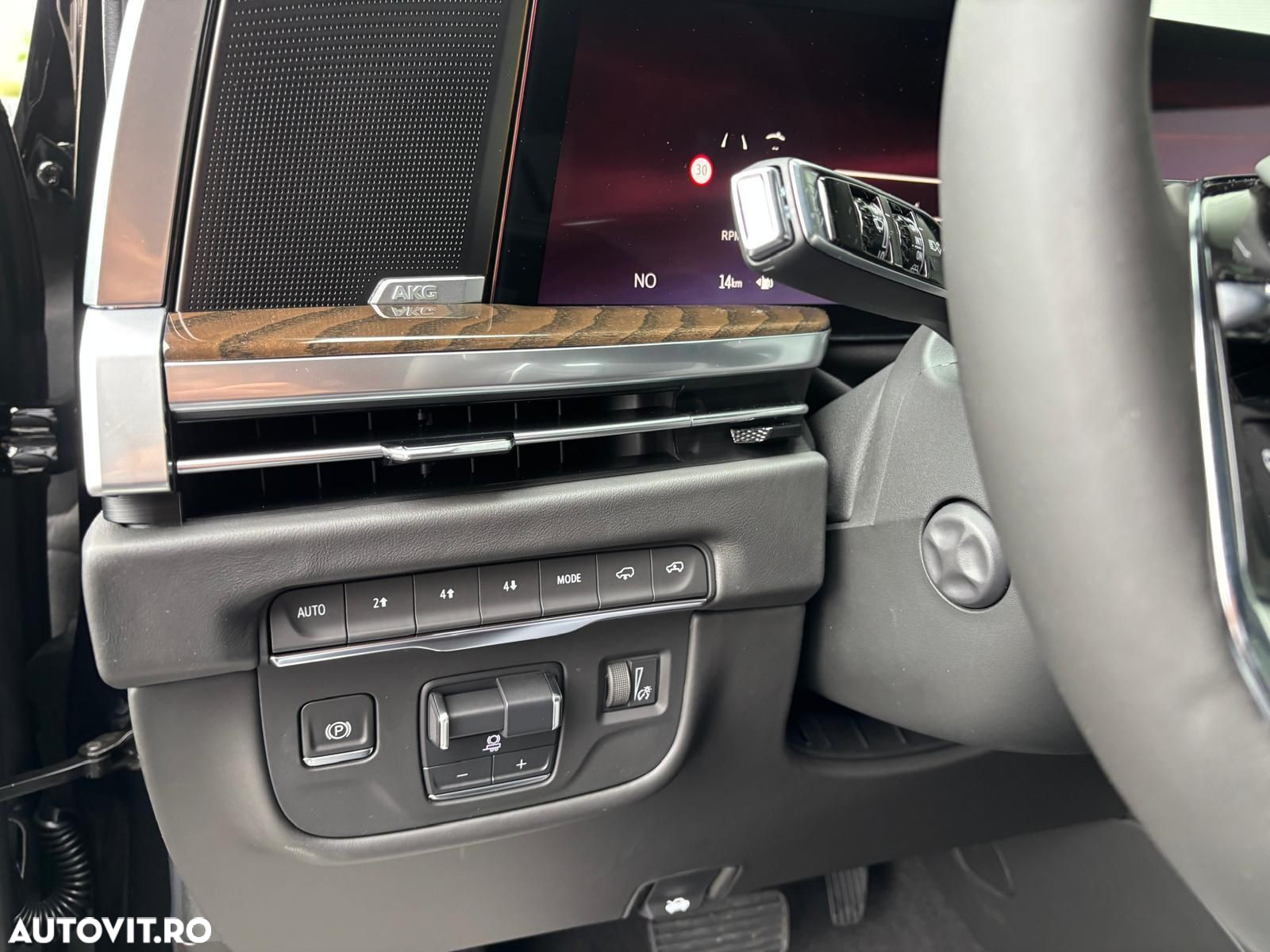 Cadillac Escalade - 16