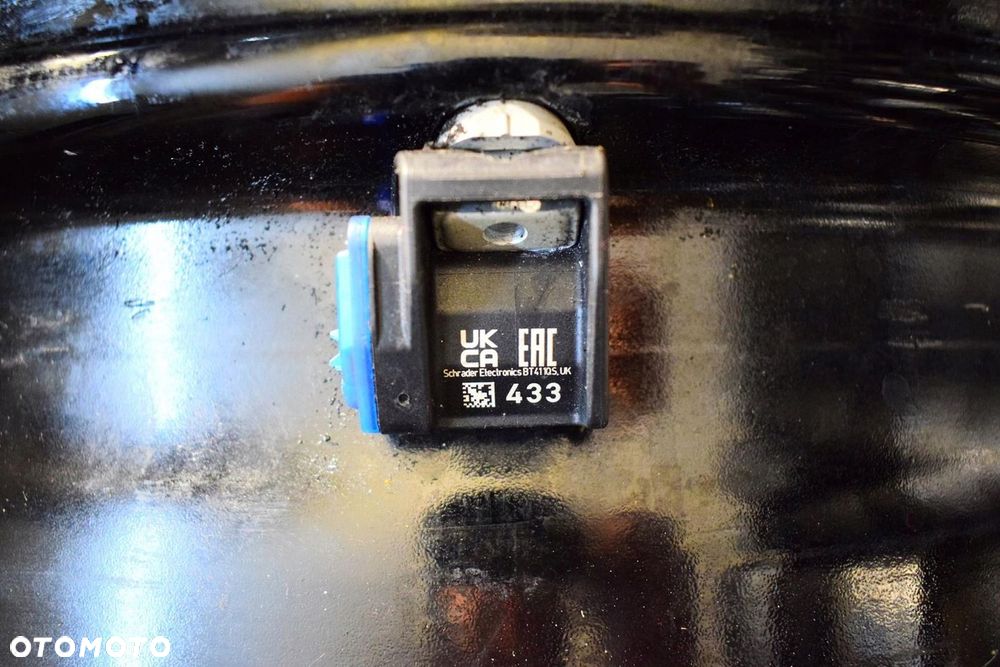 MERCEDES 19 ,,AMG EQE W295 Electric Czujnik Nowy Model Oryginał - 10