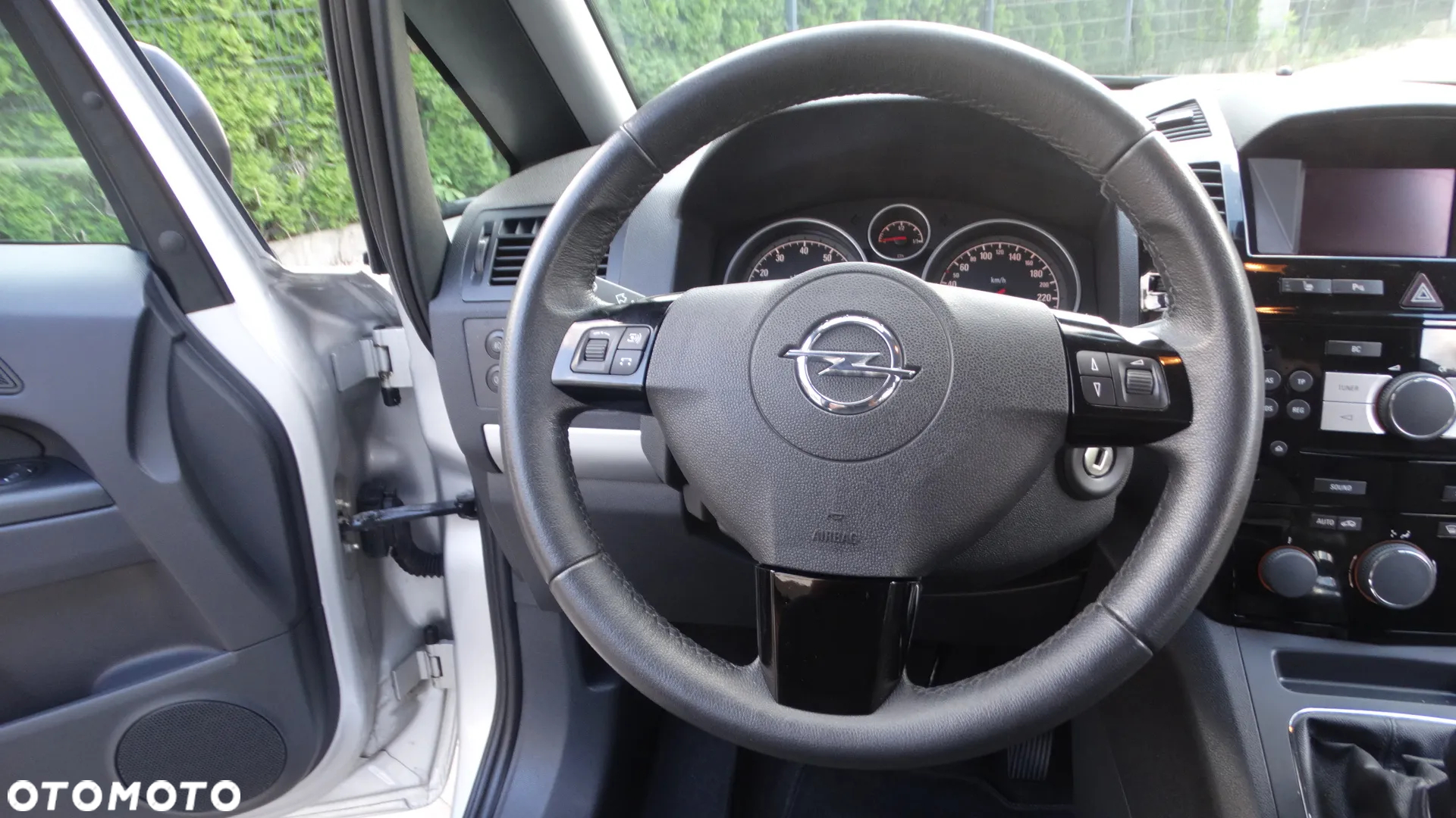 Opel Zafira 1.8 Cosmo - 23