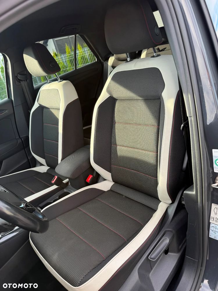 Volkswagen T-Roc - 18