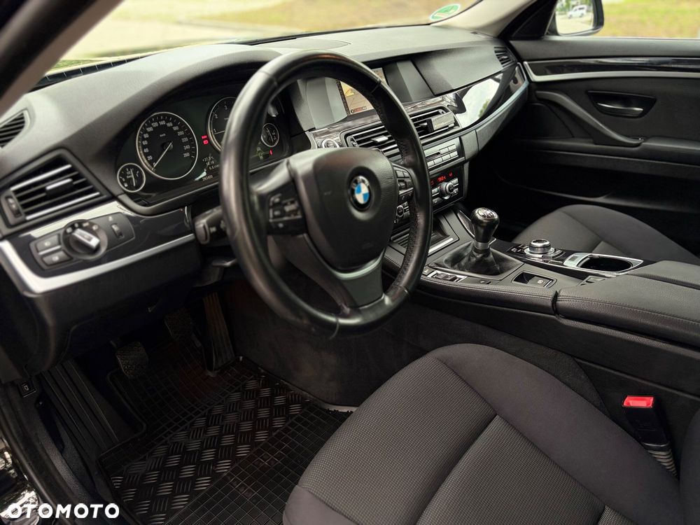 BMW Seria 5 520d - 25