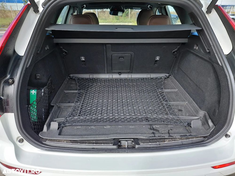 Volvo XC 60 B4 MHEV AT8 AWD Momentum Pro - 6