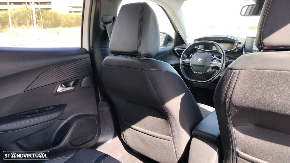 Peugeot 2008 1.2 PureTech Allure Pack EAT8 - 11