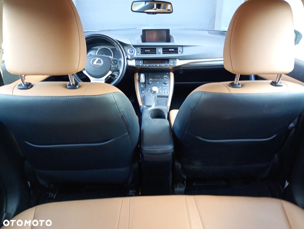 Lexus CT - 7