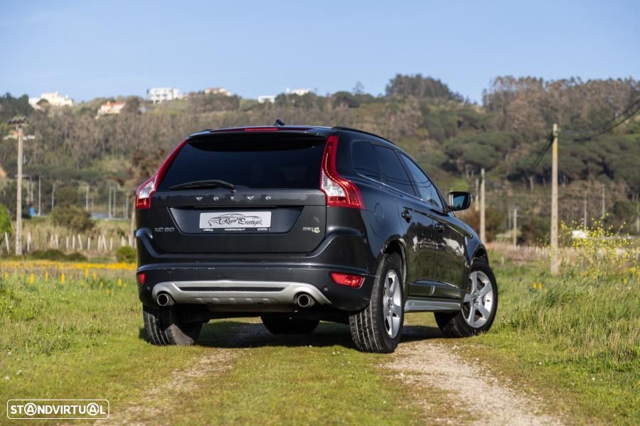 Volvo XC 60 2.0 D3 Drive R-Design 85 Anos Start/Stop - 4