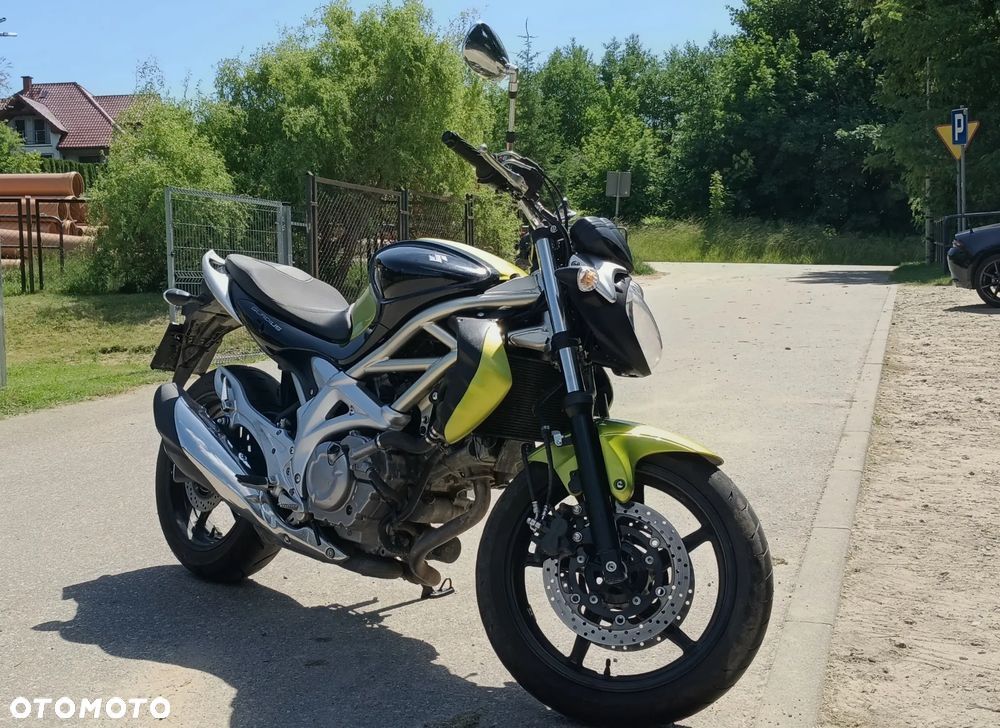 Suzuki Gladius - 1