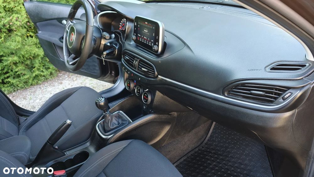 Fiat Tipo 1.4 16V Lounge EU6d - 9