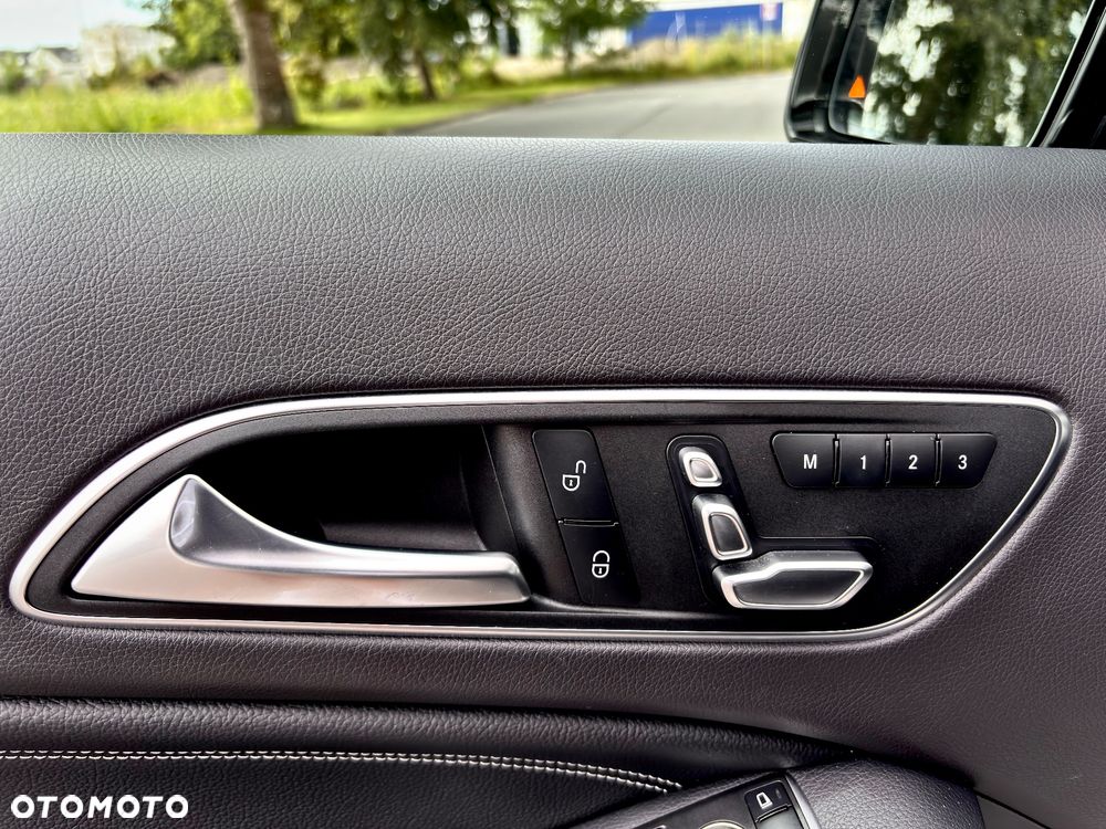 Mercedes-Benz GLA 250 7G-DCT AMG Line - 25