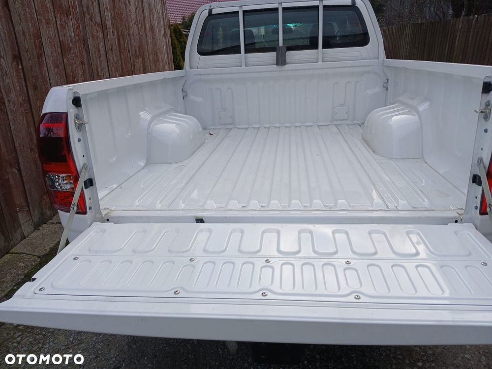 Toyota Hilux D4-D DLX - 6