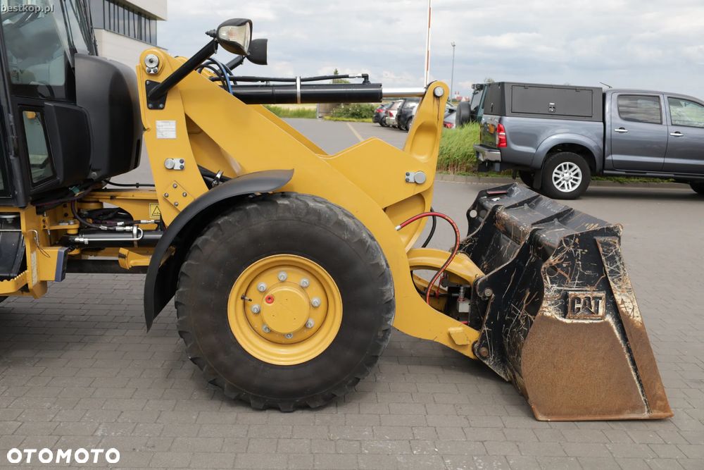Caterpillar CAT 906M - 4