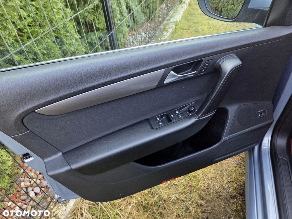 Volkswagen Passat - 15
