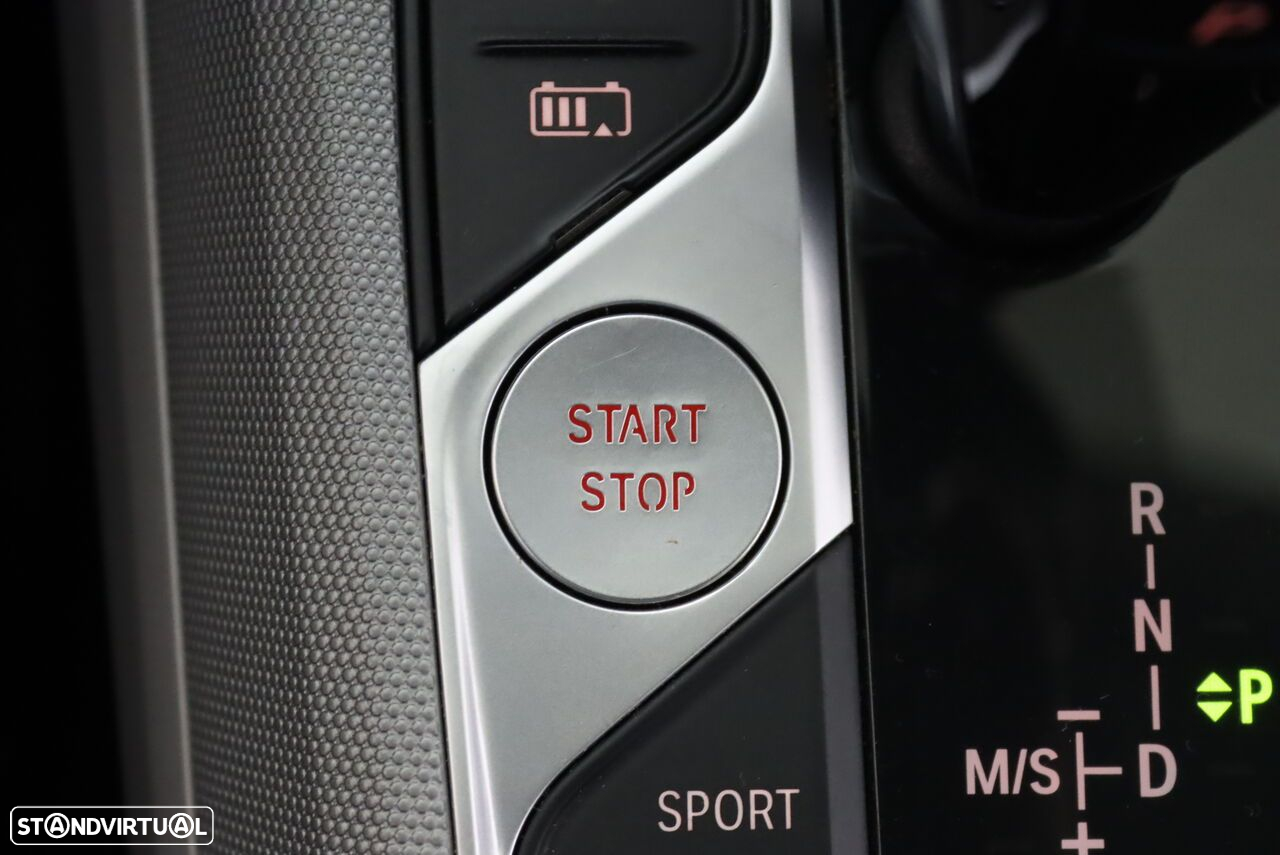 BMW 330 e Touring Corporate Edition Auto - 32