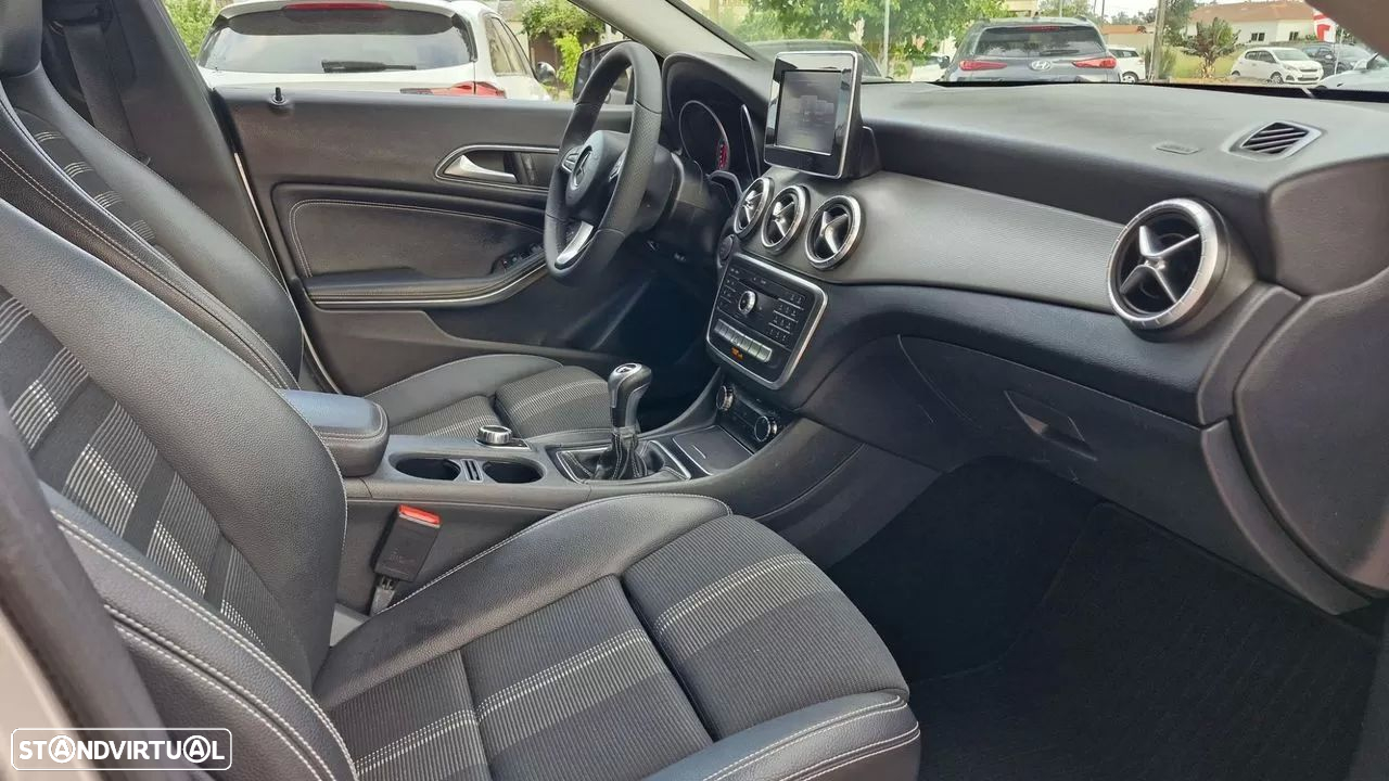 Mercedes-Benz CLA 180 d Shooting Brake Urban - 16