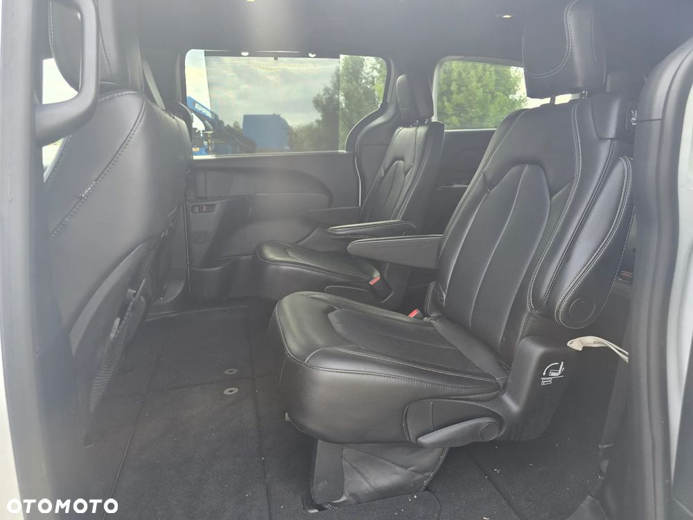 Chrysler Pacifica - 37