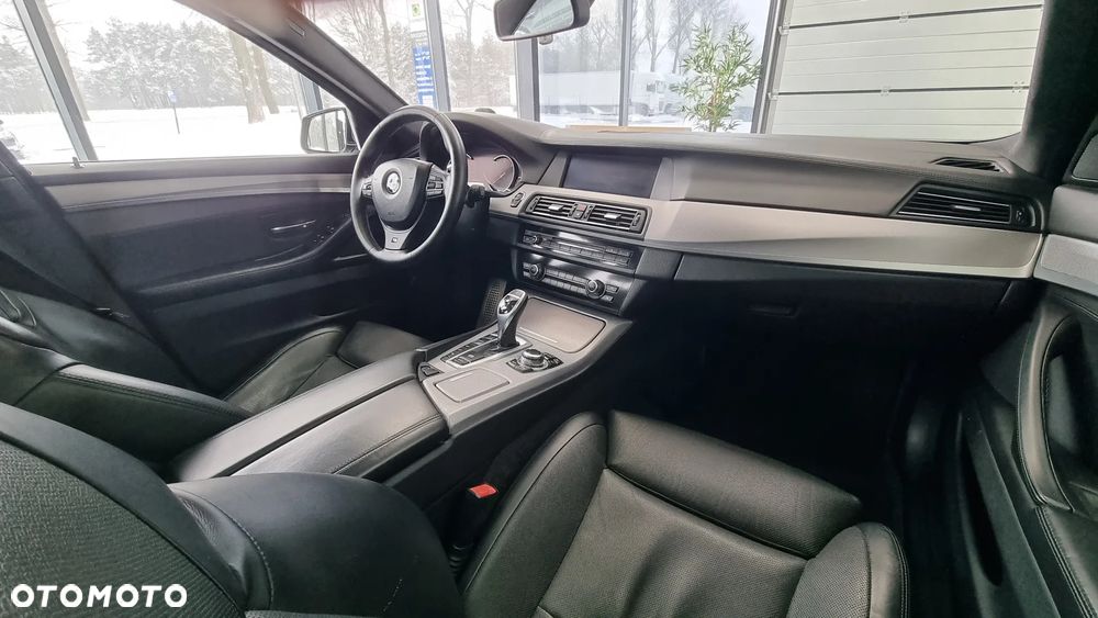 BMW Seria 5 M550d xDrive Sport-Aut - 11