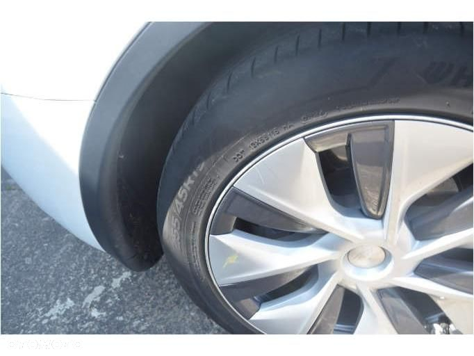 Tesla Y Long Range RWD - 33