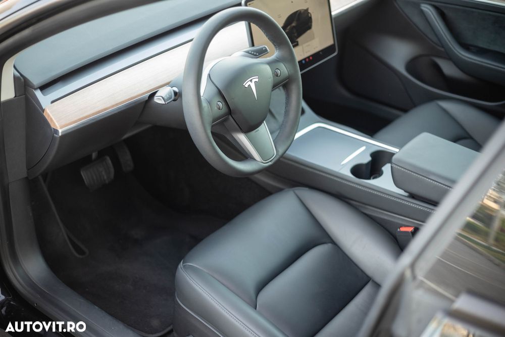 Tesla Model 3 - 8