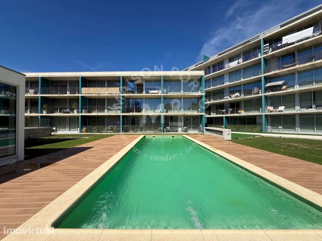 Apartamento T1 com Varanda e Vista para Piscina do Condomínio em Es... - Grande imagem: 3/29