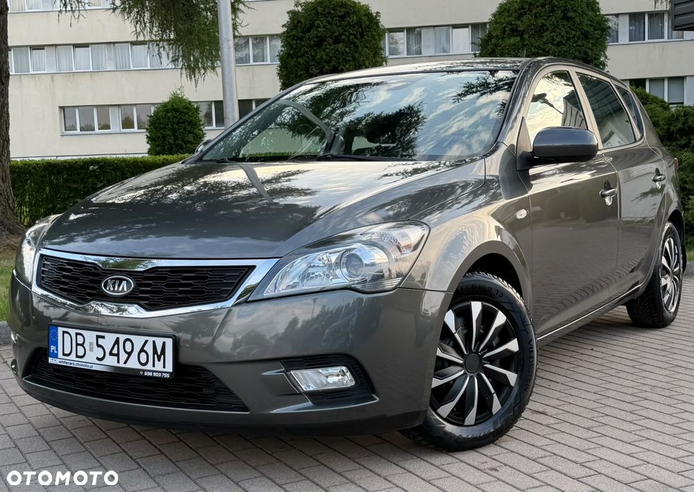 Kia Ceed 1.4 CVVT Dream-Team Edition - 34