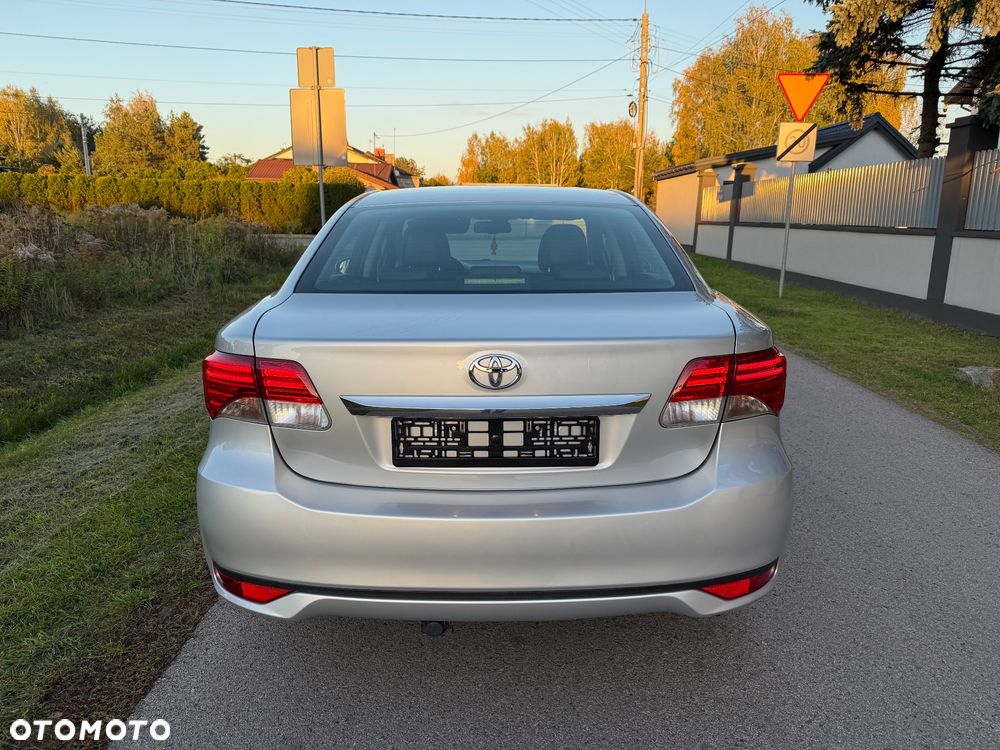 Toyota Avensis 2013 photo 3