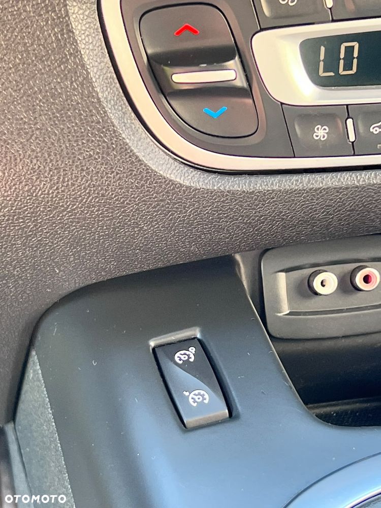 Renault Grand Scenic - 26