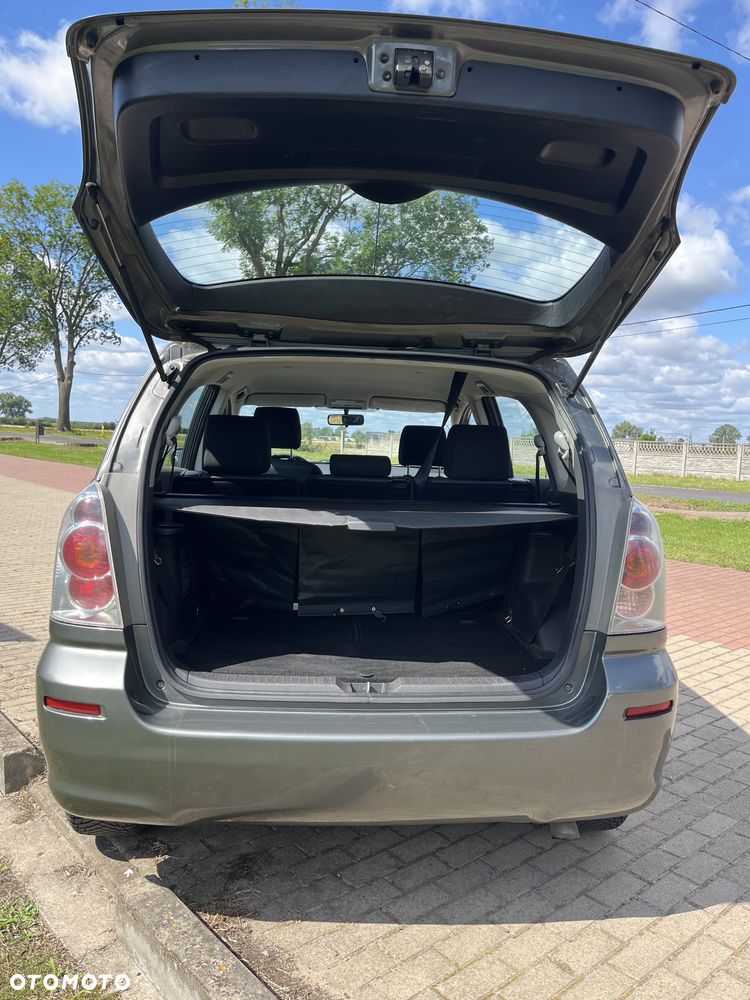 Toyota Corolla Verso 2.2 D-4D Prestige 7os - 10
