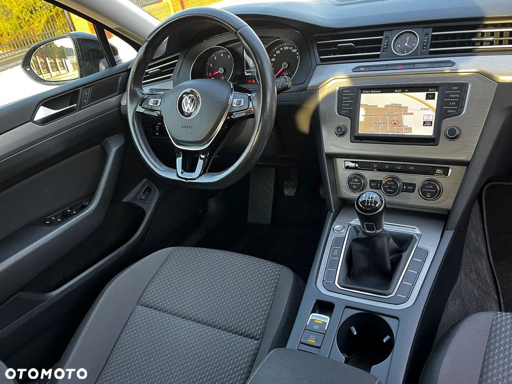 Volkswagen Passat 1.4 TSI BMT Trendline - 28