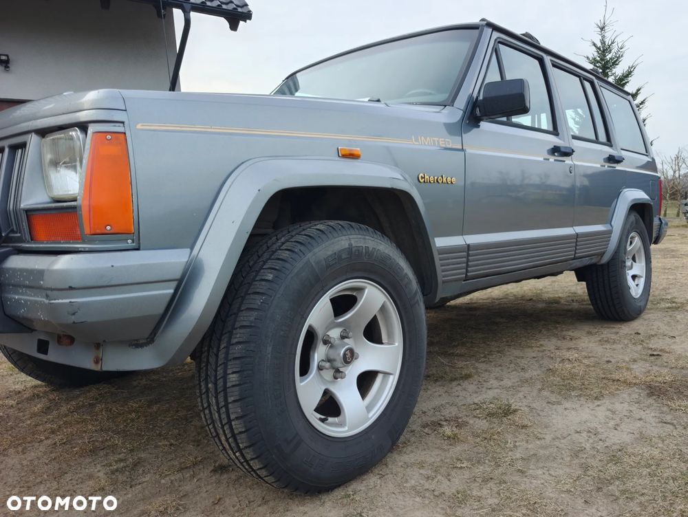 Jeep Cherokee - 17