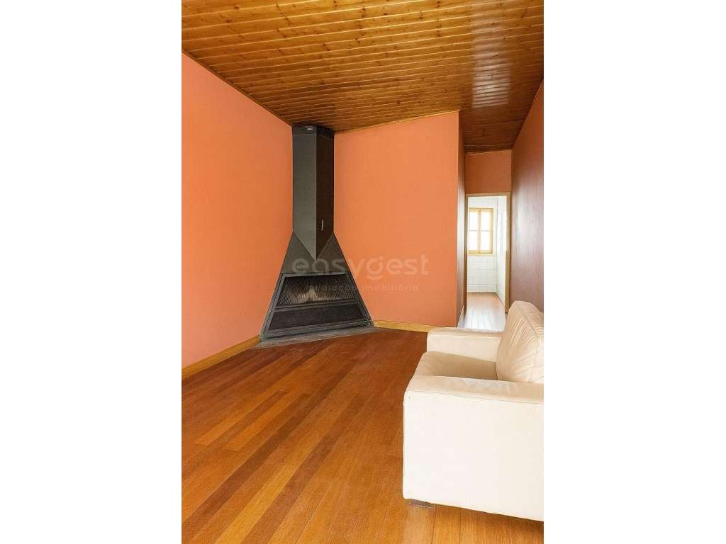 Moradia T3 com quintal no coração do centro Histórico de Torre de M... - Grande imagem: 4/39