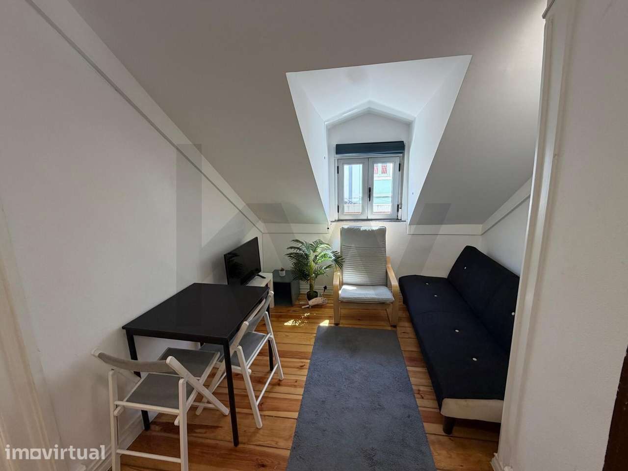Apartamento T2 na Rua Maria Pia com vista para Monsanto