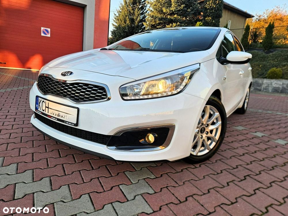 Kia Ceed 1.4 CVVT Dream-Team Edition - 4