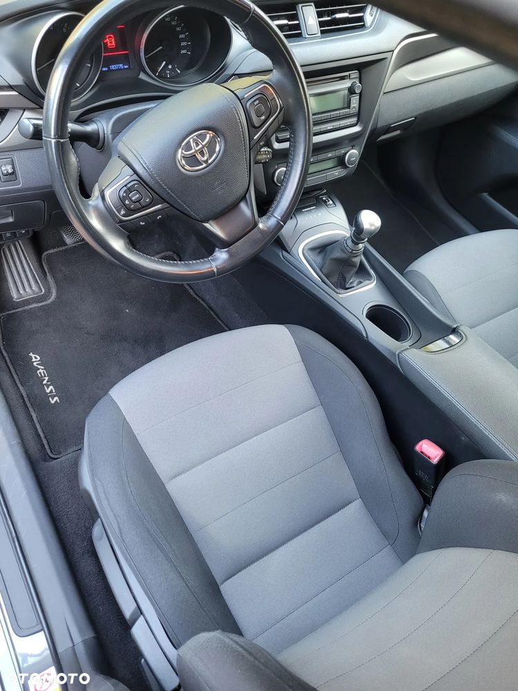 Toyota Avensis 1.6 Life - 16