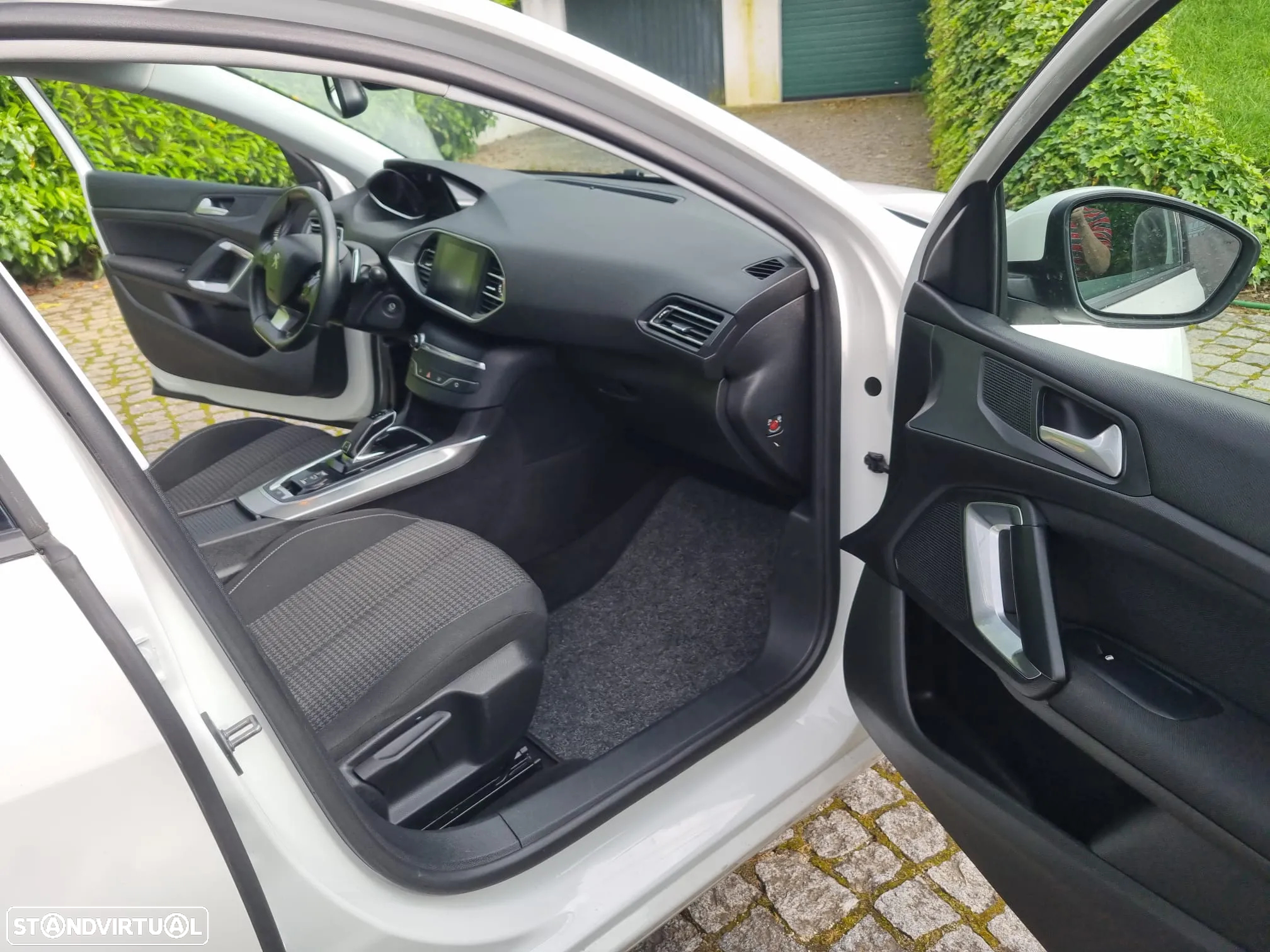 Peugeot 308 SW BlueHDi 130 EAT8 Style - 11