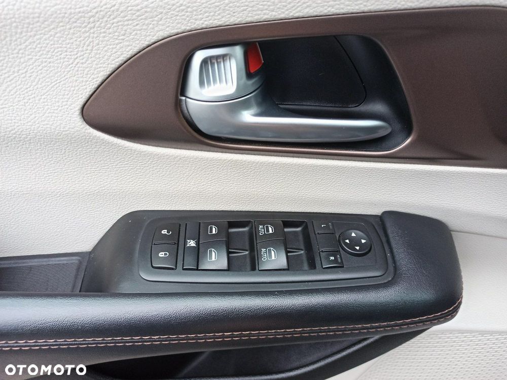 Chrysler Pacifica - 23