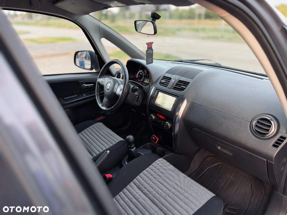 Suzuki SX4 - 10