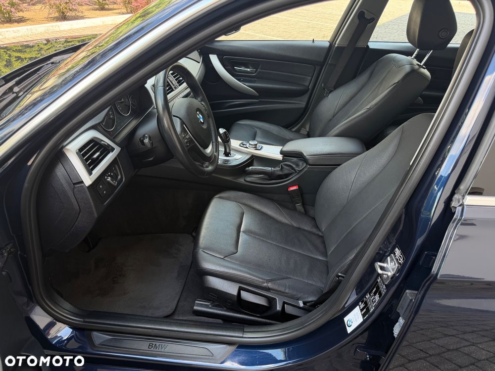 BMW Seria 3 320i Sport-Aut Sport Line - 16