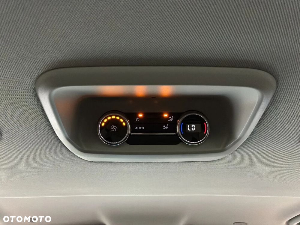 Volkswagen Caravelle - 35