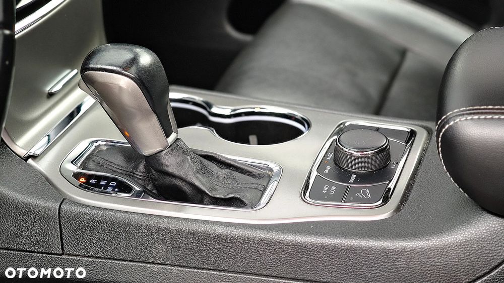 Jeep Grand Cherokee - 16