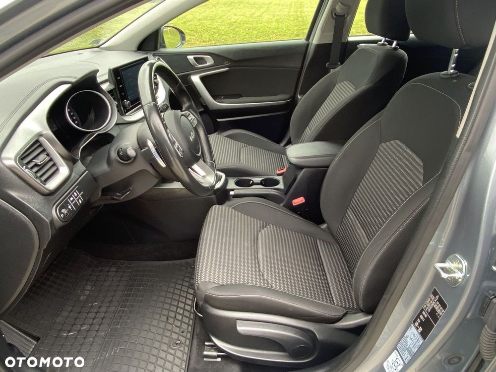 Kia Ceed - 10