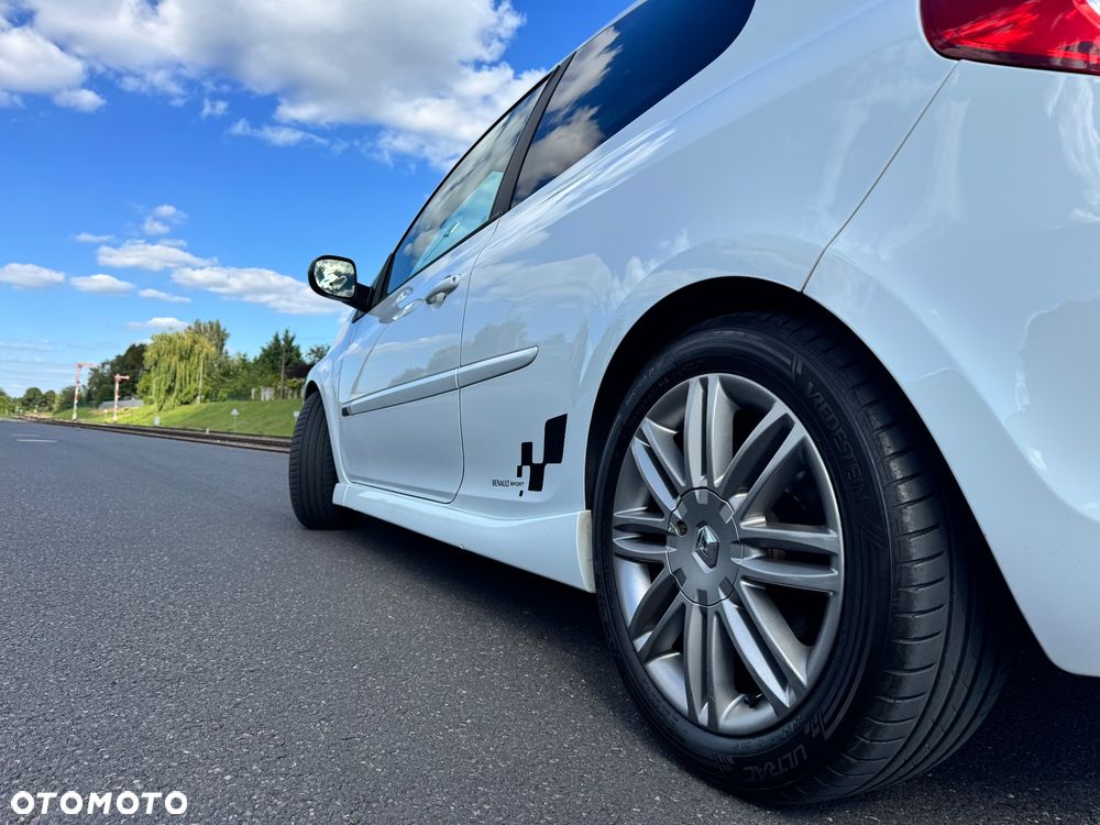 Renault Clio 1.6 16V GT - 13