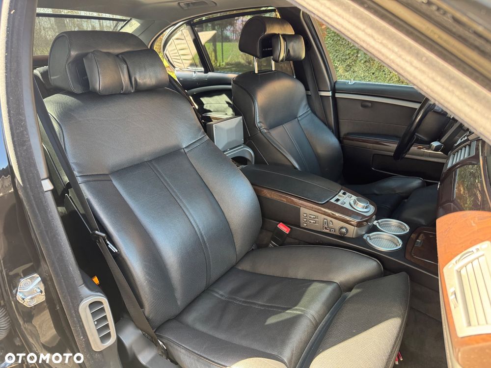 BMW Seria 7 750i L - 11