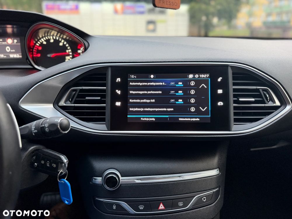 Peugeot 308 BlueHDi 130 EAT8 Business - 33