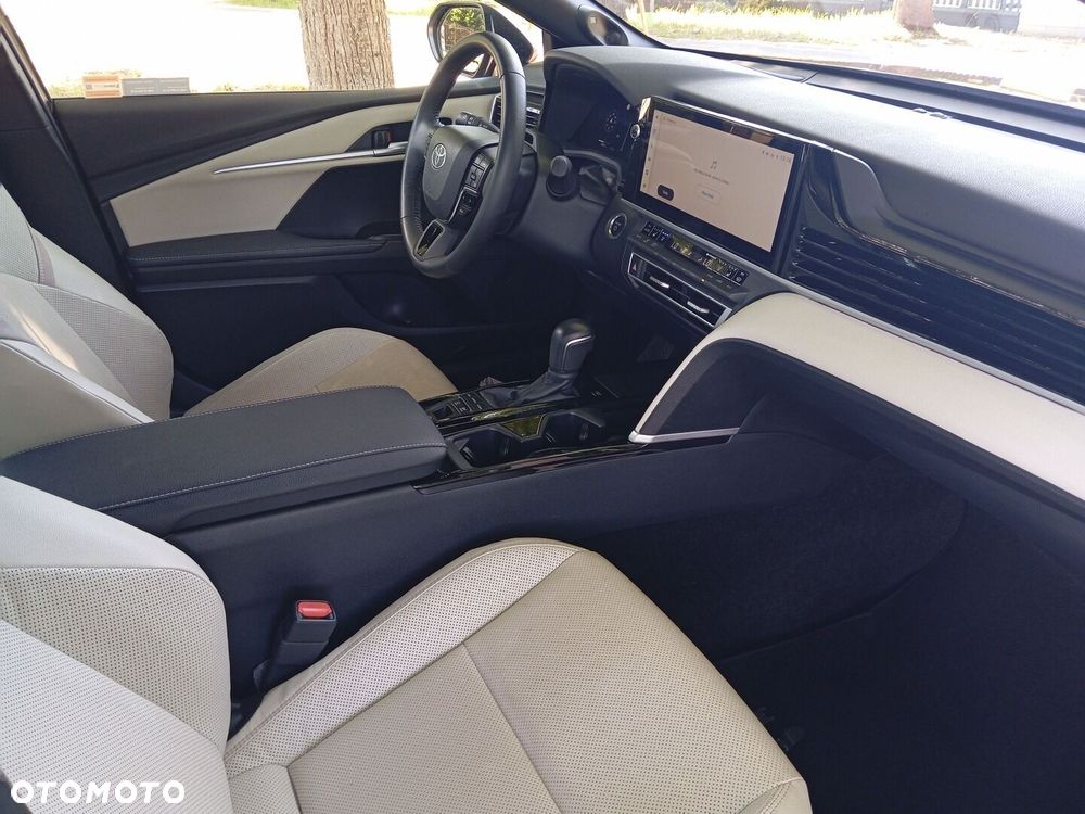 Toyota Camry - 10