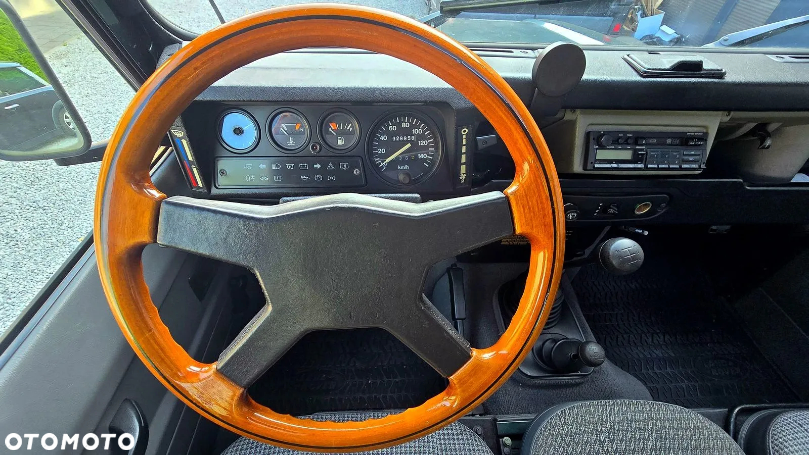 Land Rover Defender 90 2.5 TDI - 13