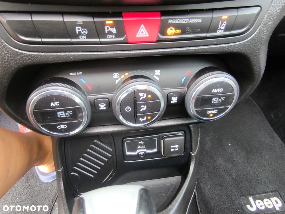 Jeep Renegade 1.4 MultiAir Limited FWD S&S - 32