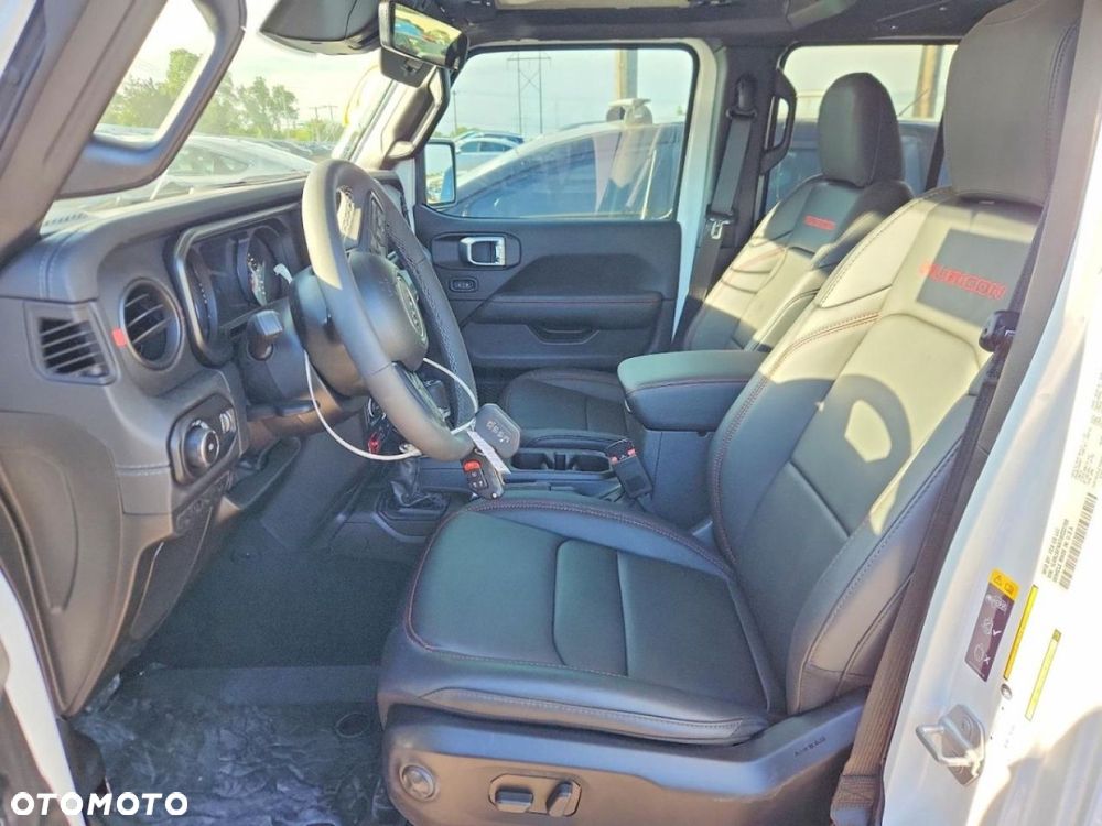 Jeep Wrangler - 8