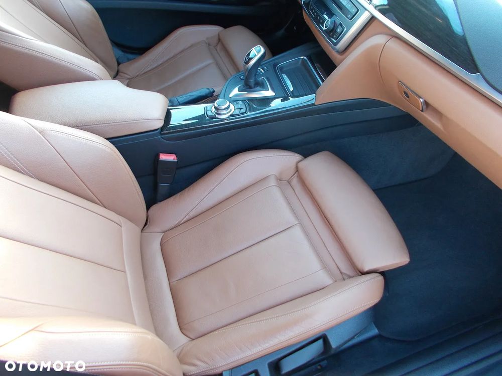 BMW Seria 3 320i Sport-Aut Luxury Line - 13