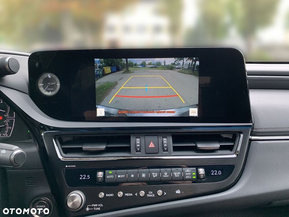 Lexus ES 300h Business Edition - 22