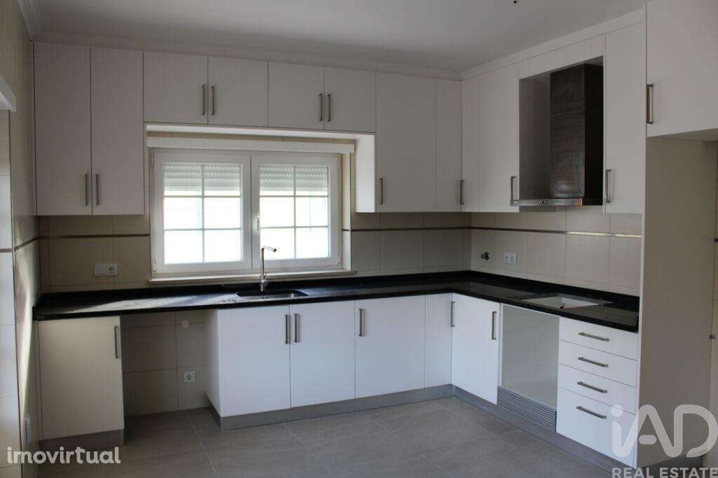 Casa / Villa T4 em Caldas da Rainha - Nossa Senhora do Pópulo, Coto e - Grande imagem: 4/17